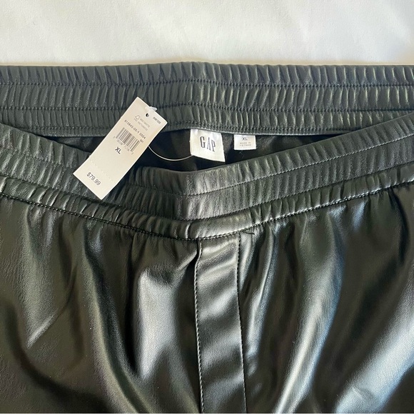NWT Gap Mid Rise Easy Vegan-Leather Cargo Pants - Picture 6 of 9